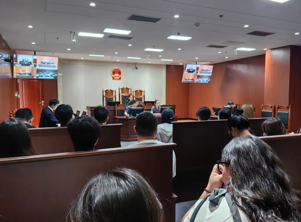 我院学生赴重庆市自贸区人民法院参观学习